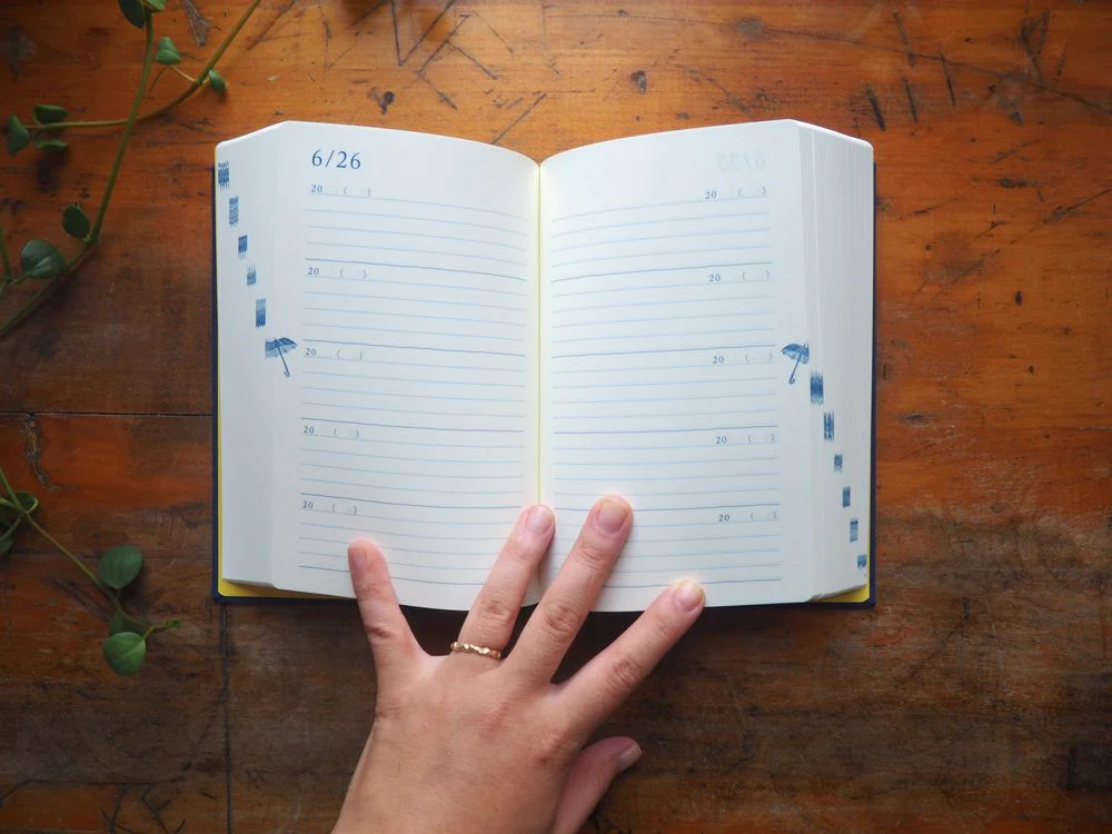 Midori 10 Years Diary - Navy - Image 5