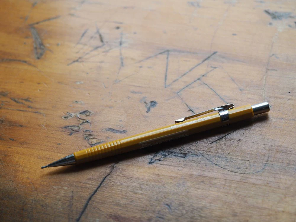 Pentel P209 Lead Pencil - 0.9mm - Yellow