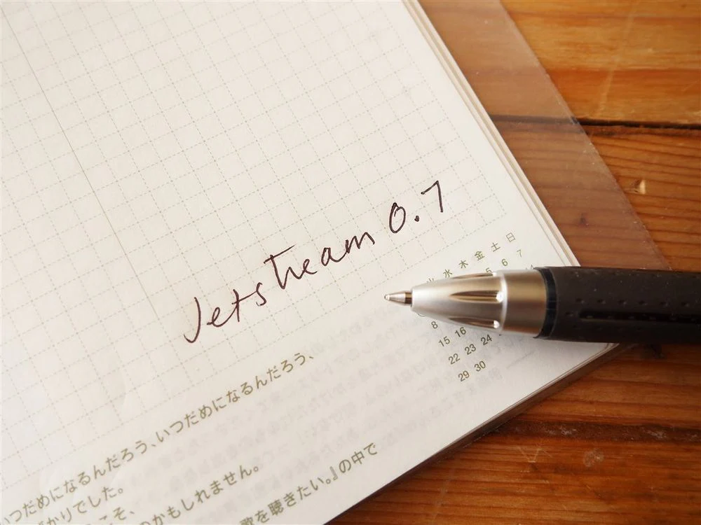Uni Jetstream Rubber Body Ballpoint Pen - Black - Image 3